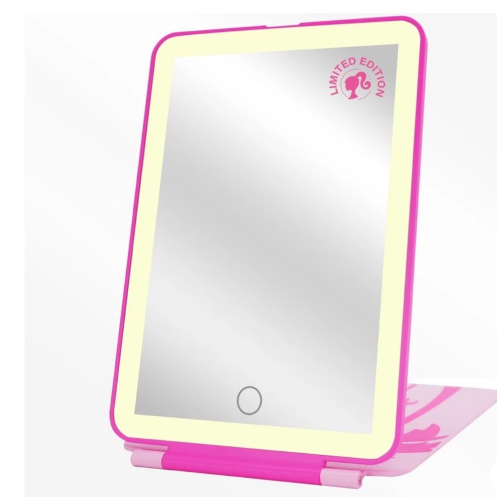 BARBIE x IMPRESSIONS BEAUTY TOTE + TOUCH LED MAKE UP MIRROR🔥🔥 New!!! - Picture 3 of 7